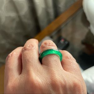 Dyed green jade half-round ring